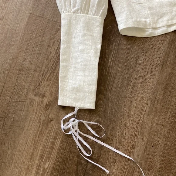 Gorgeous white top - Picture 6 of 10